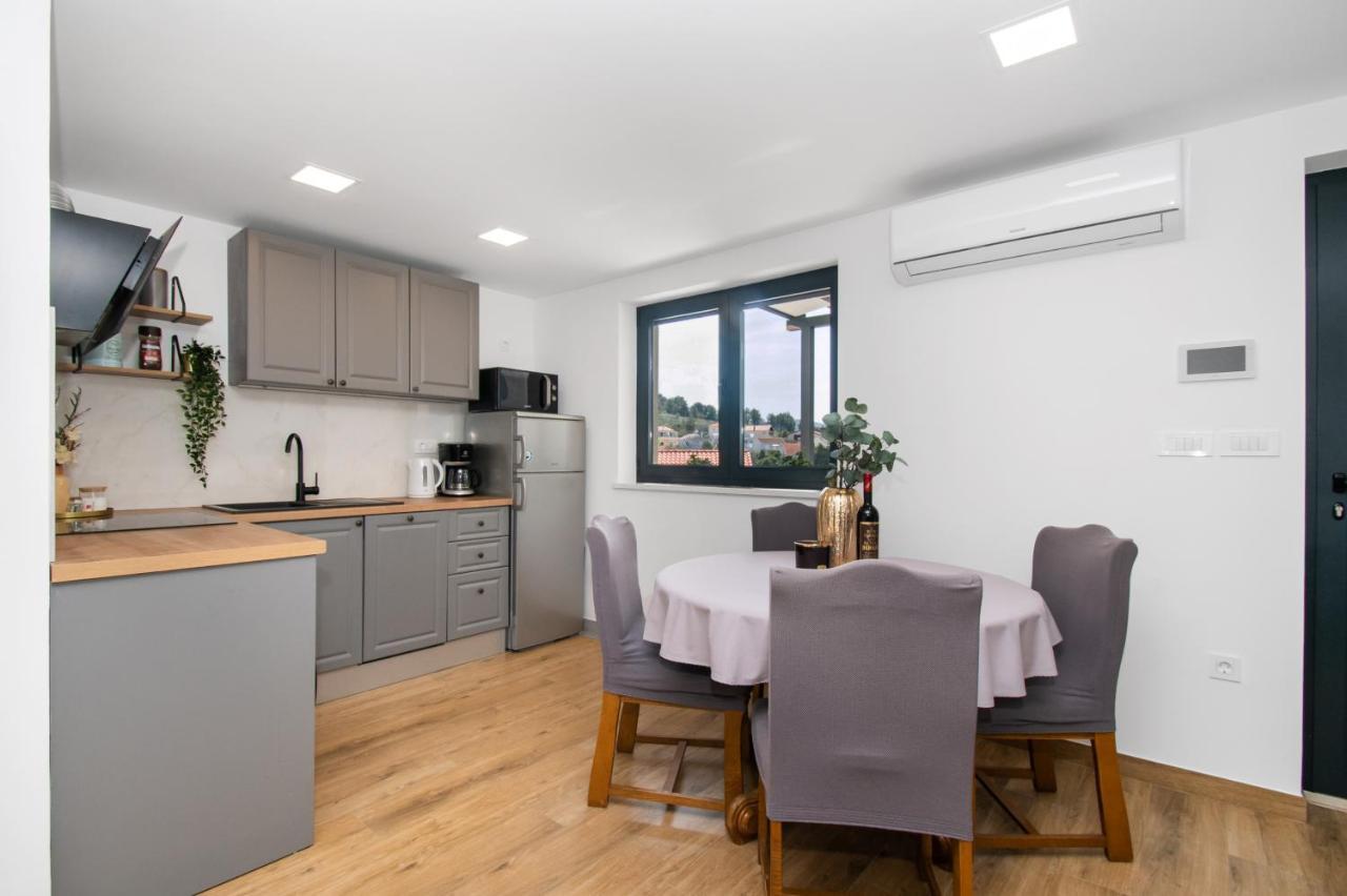 Apartmani Monika Zaboric Esterno foto